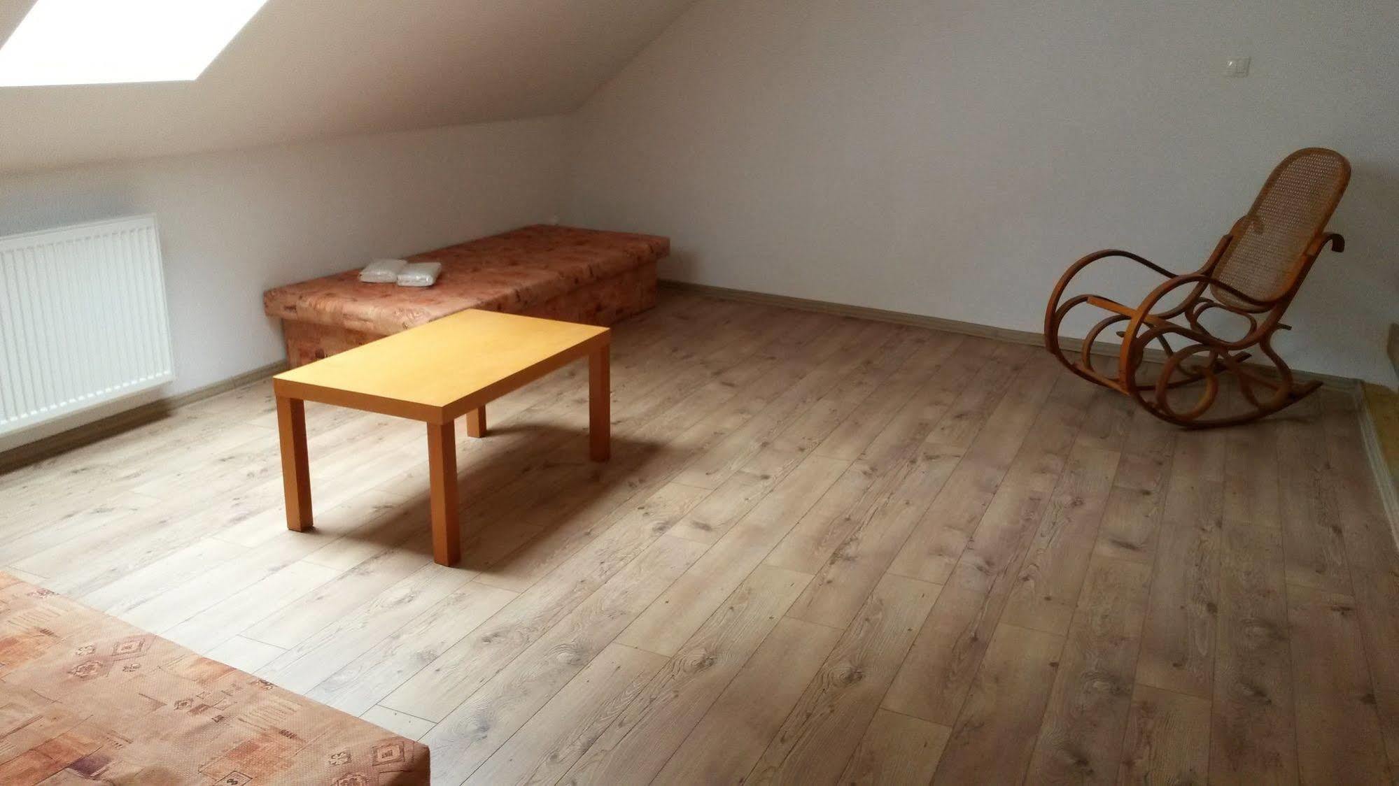 Attic Parkview Apartment 皮耶什佳尼 外观 照片